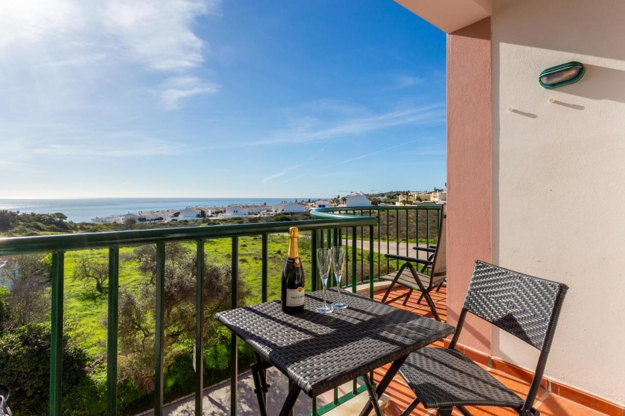 Senhora da Luz Lovely 2 Bedroom Apartment Including Pool, Stunning Ocean Views & Beach Closeby מראה חיצוני תמונה