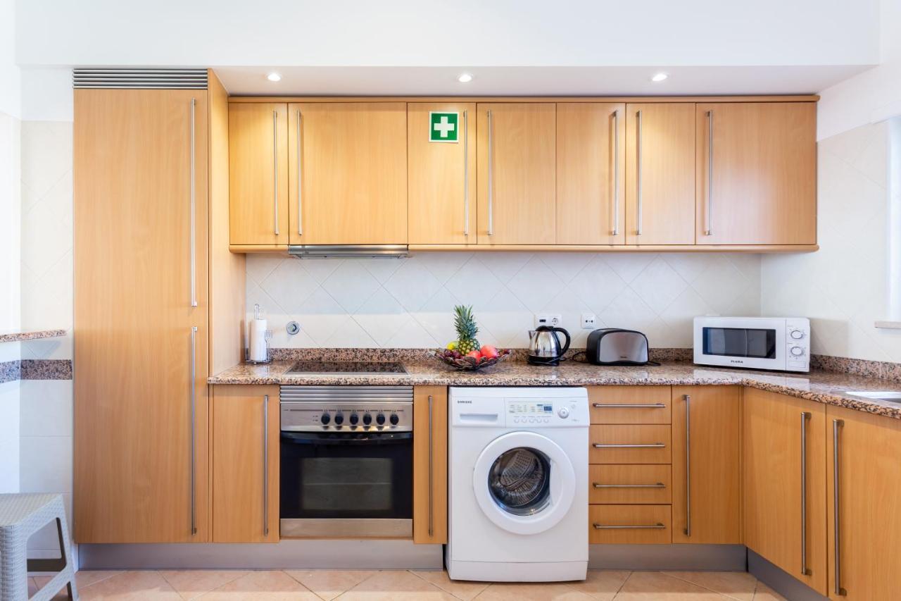 Senhora da Luz Lovely 2 Bedroom Apartment Including Pool, Stunning Ocean Views & Beach Closeby מראה חיצוני תמונה
